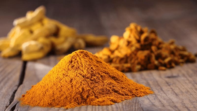 پودر زردچوبه اصل با رنگ طلایی و عطر خالص